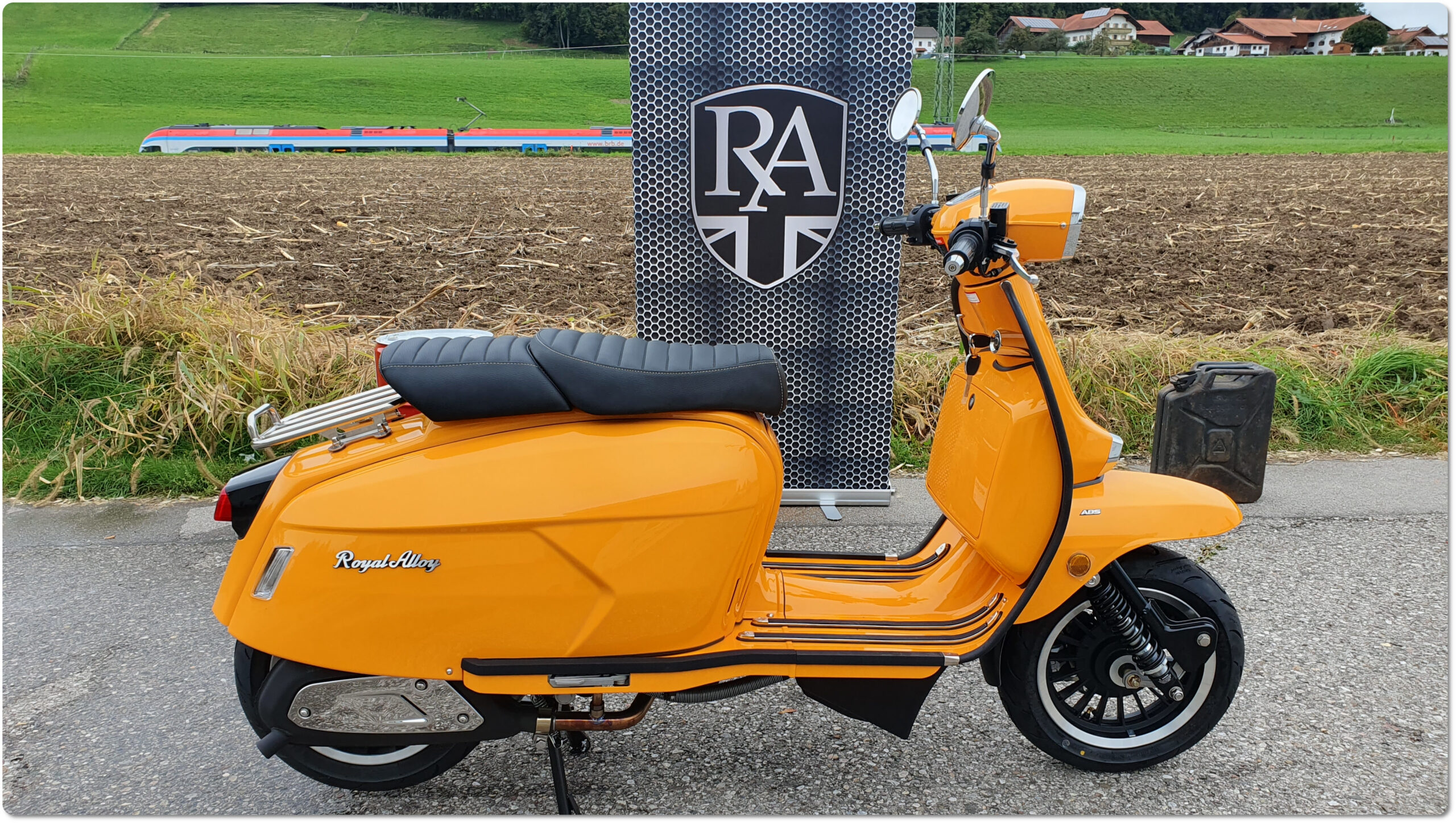 Lambretta und Royal Alloy in der Nähe Salzburg zwischen Bad Reichenhall und Freilassing Deinlein Motorroller Hammerau